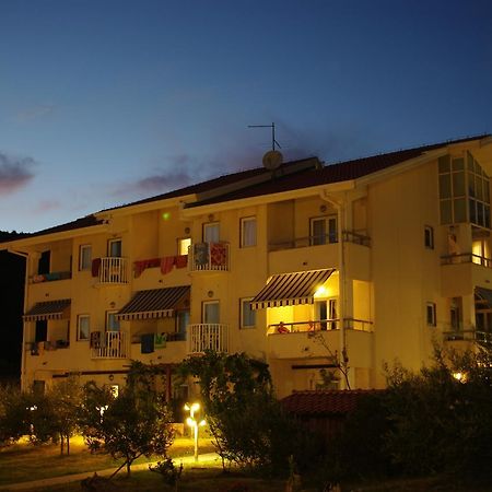Hotel Zlatni Lav Мартиншчіца Екстер'єр фото