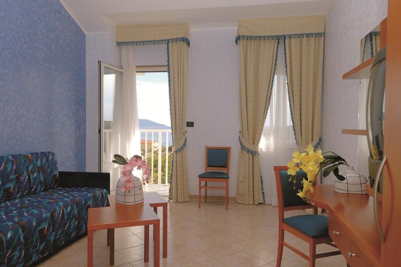 Hotel Zlatni Lav Мартиншчіца Екстер'єр фото