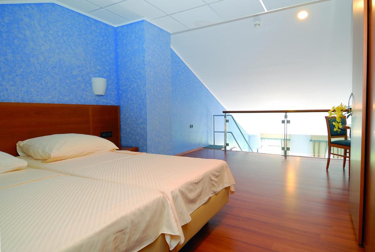 Hotel Zlatni Lav Мартиншчіца Екстер'єр фото