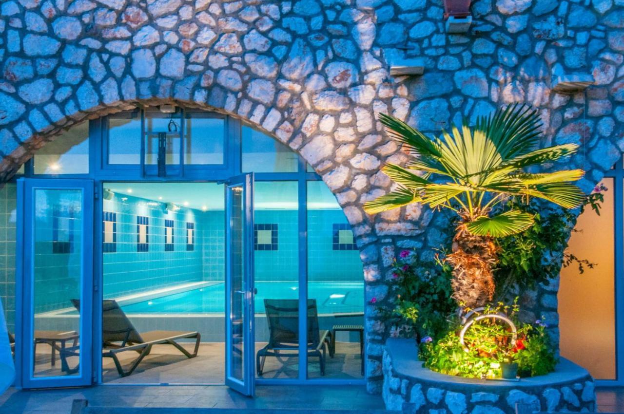 Hotel Zlatni Lav Мартиншчіца Екстер'єр фото
