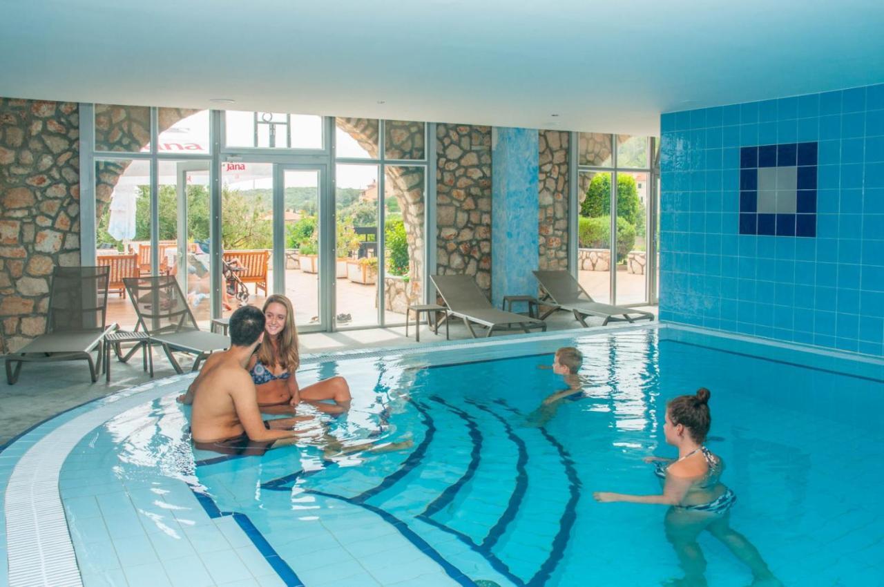 Hotel Zlatni Lav Мартиншчіца Екстер'єр фото