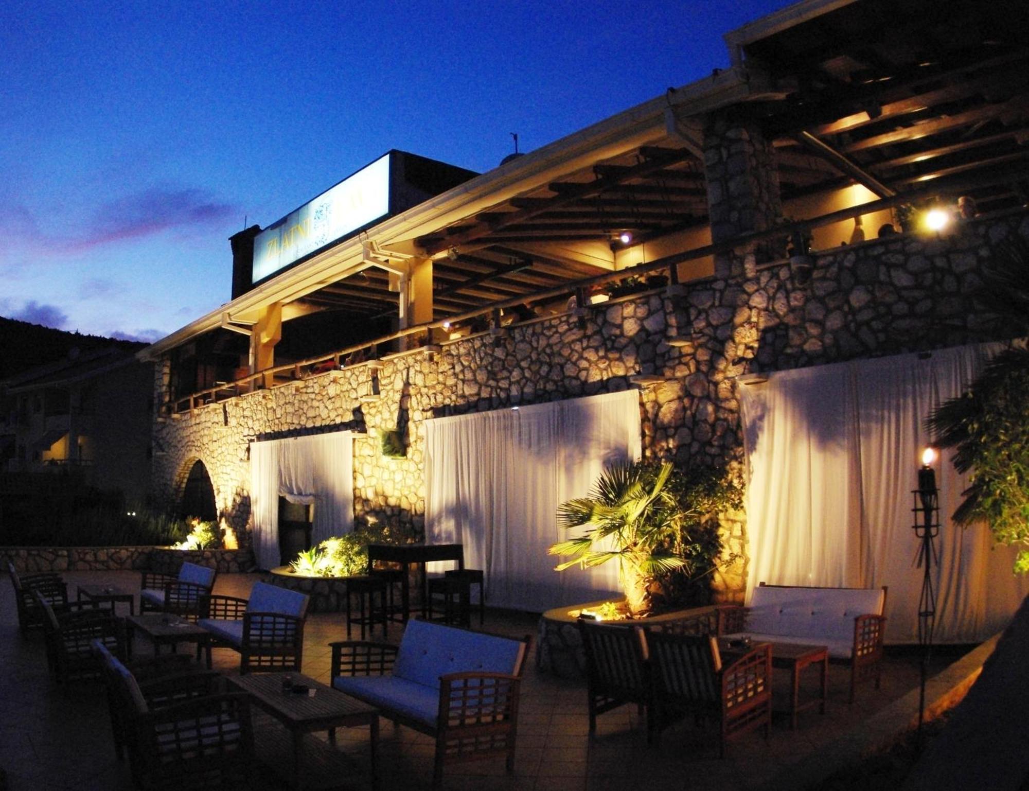 Hotel Zlatni Lav Мартиншчіца Екстер'єр фото