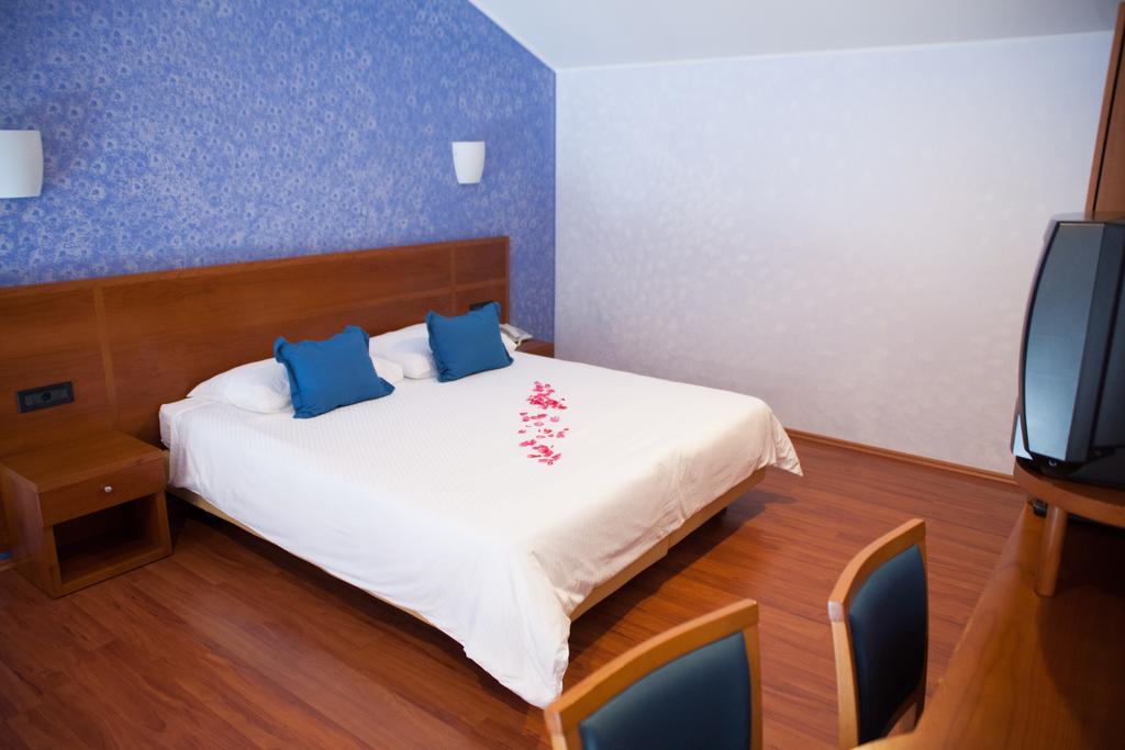 Hotel Zlatni Lav Мартиншчіца Екстер'єр фото
