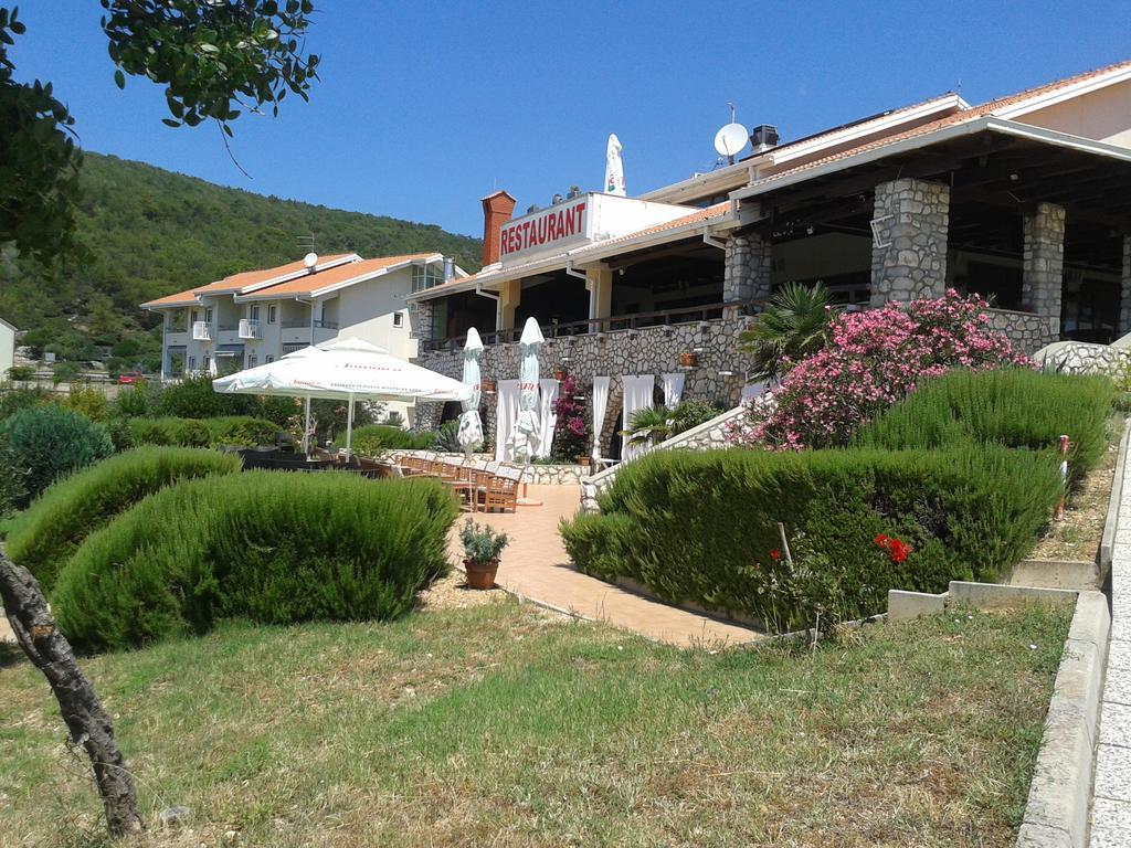 Hotel Zlatni Lav Мартиншчіца Екстер'єр фото