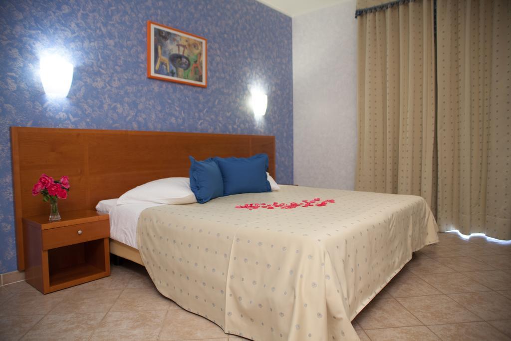 Hotel Zlatni Lav Мартиншчіца Екстер'єр фото