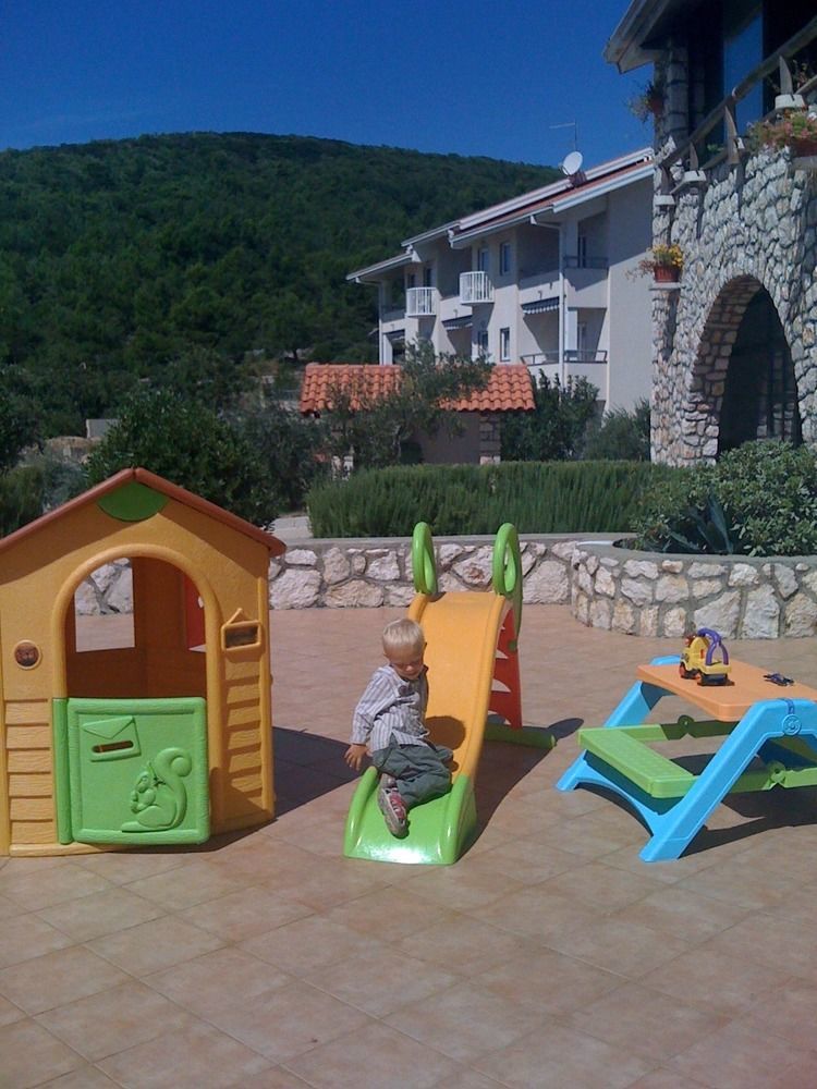 Hotel Zlatni Lav Мартиншчіца Екстер'єр фото