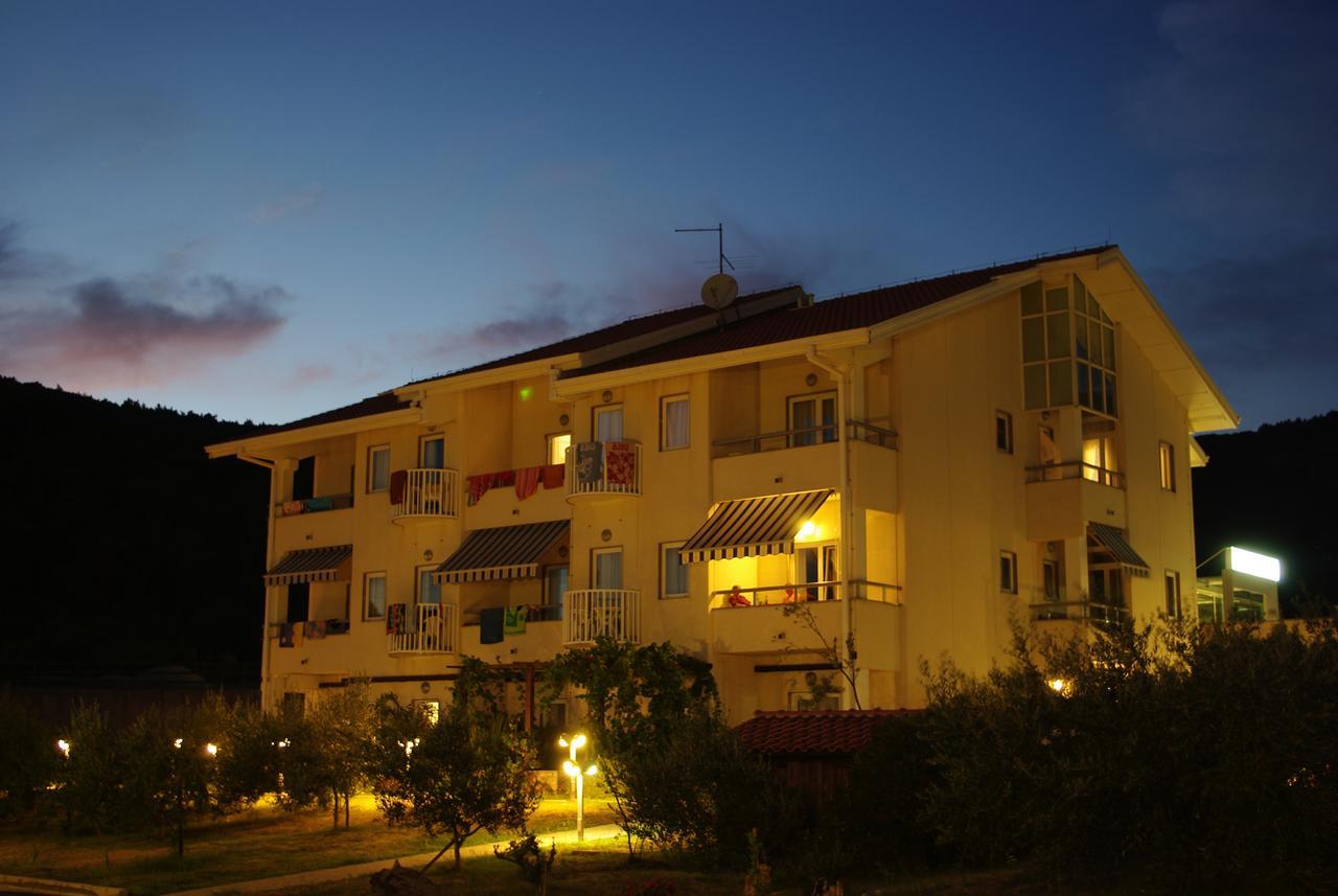 Hotel Zlatni Lav Мартиншчіца Екстер'єр фото