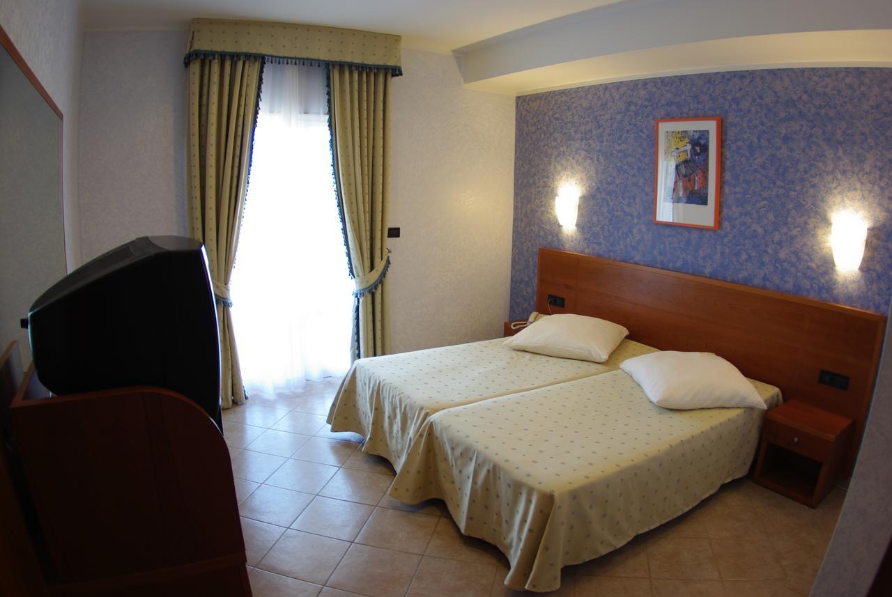 Hotel Zlatni Lav Мартиншчіца Екстер'єр фото