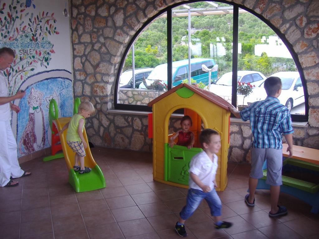Hotel Zlatni Lav Мартиншчіца Екстер'єр фото